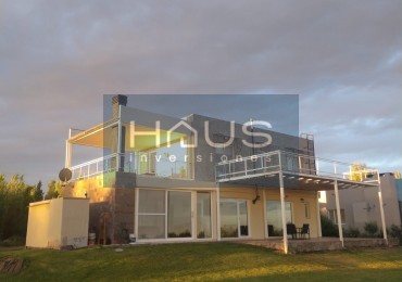 VENTA CASA TRES DORMITORIOS, BARRIO LA PENINSULA, LAGO MARI MENUCO, NEUQUEN